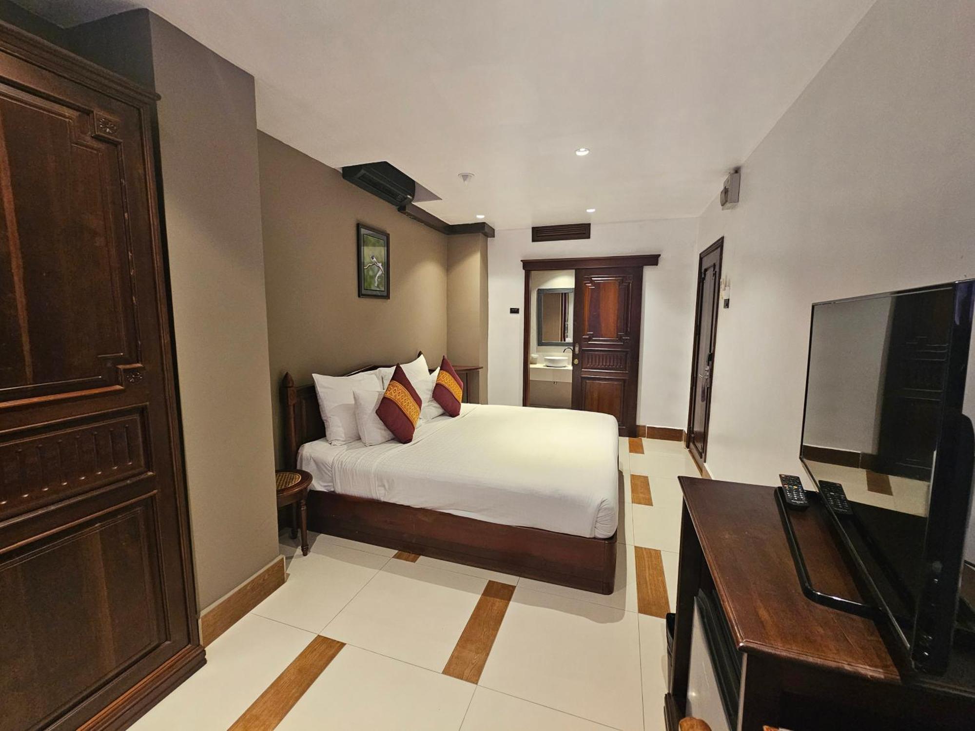 Deluxe Double Room City View