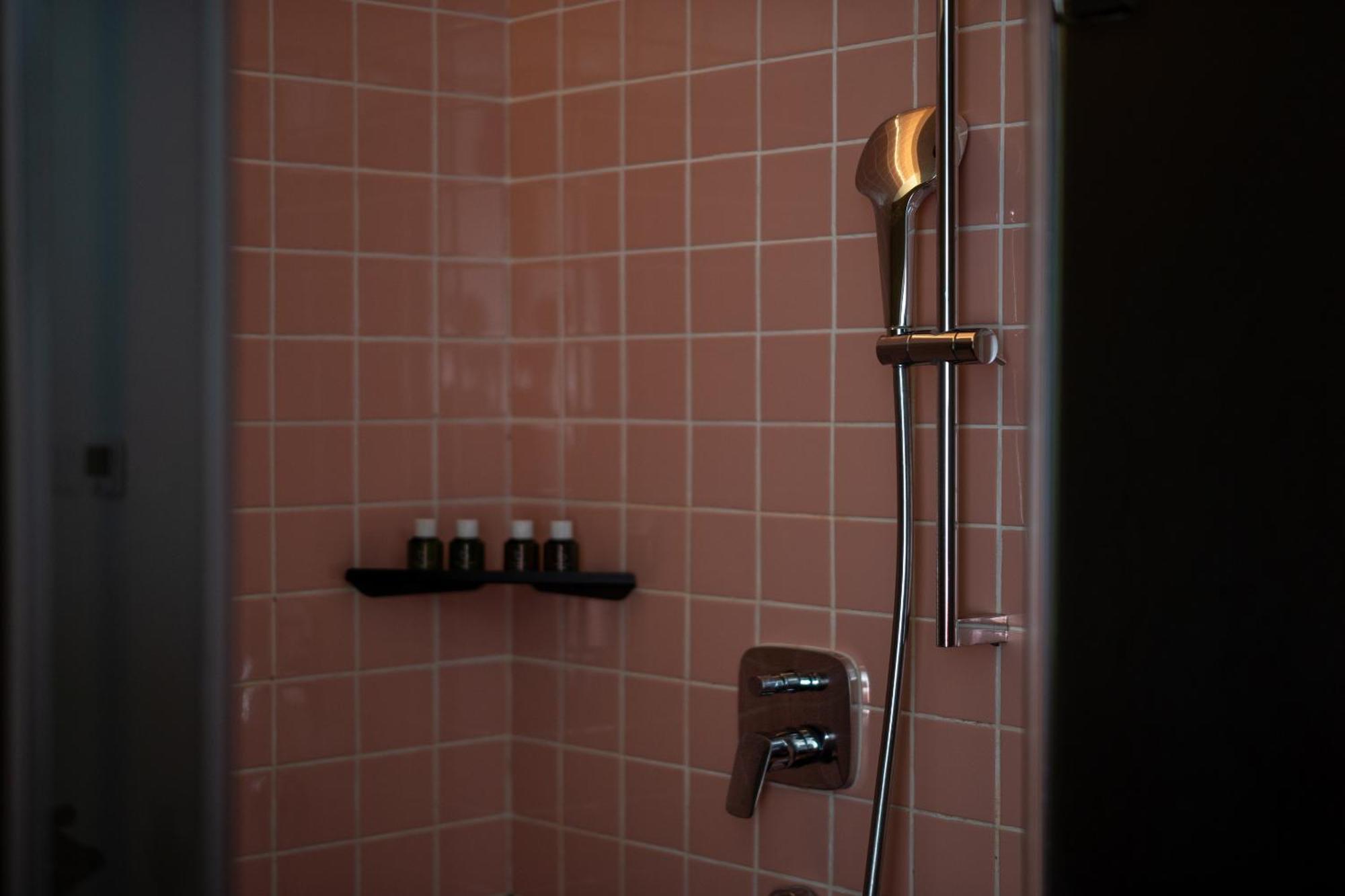 Deluxe Double Room Bath