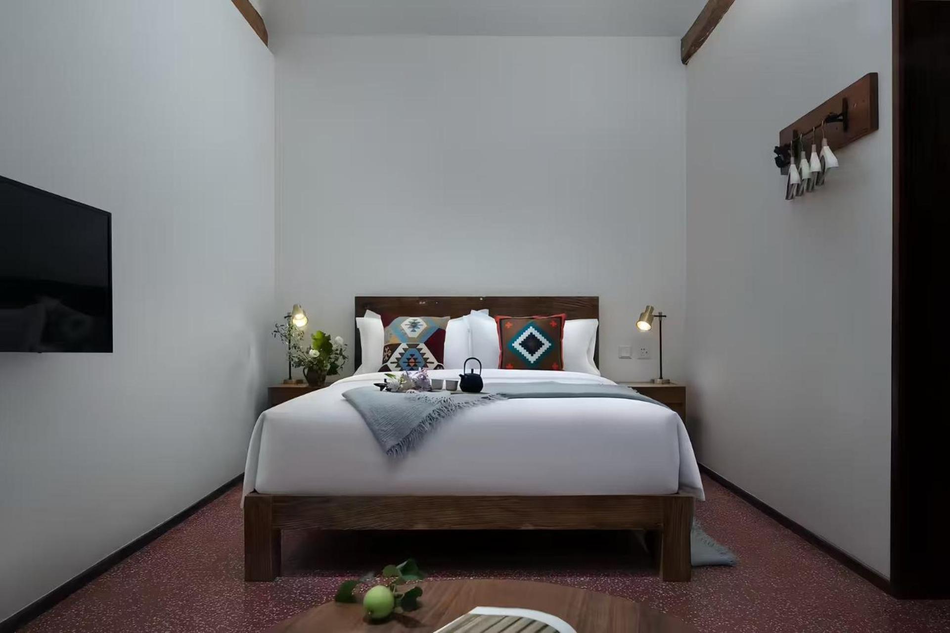 Deluxe Double Room Bath