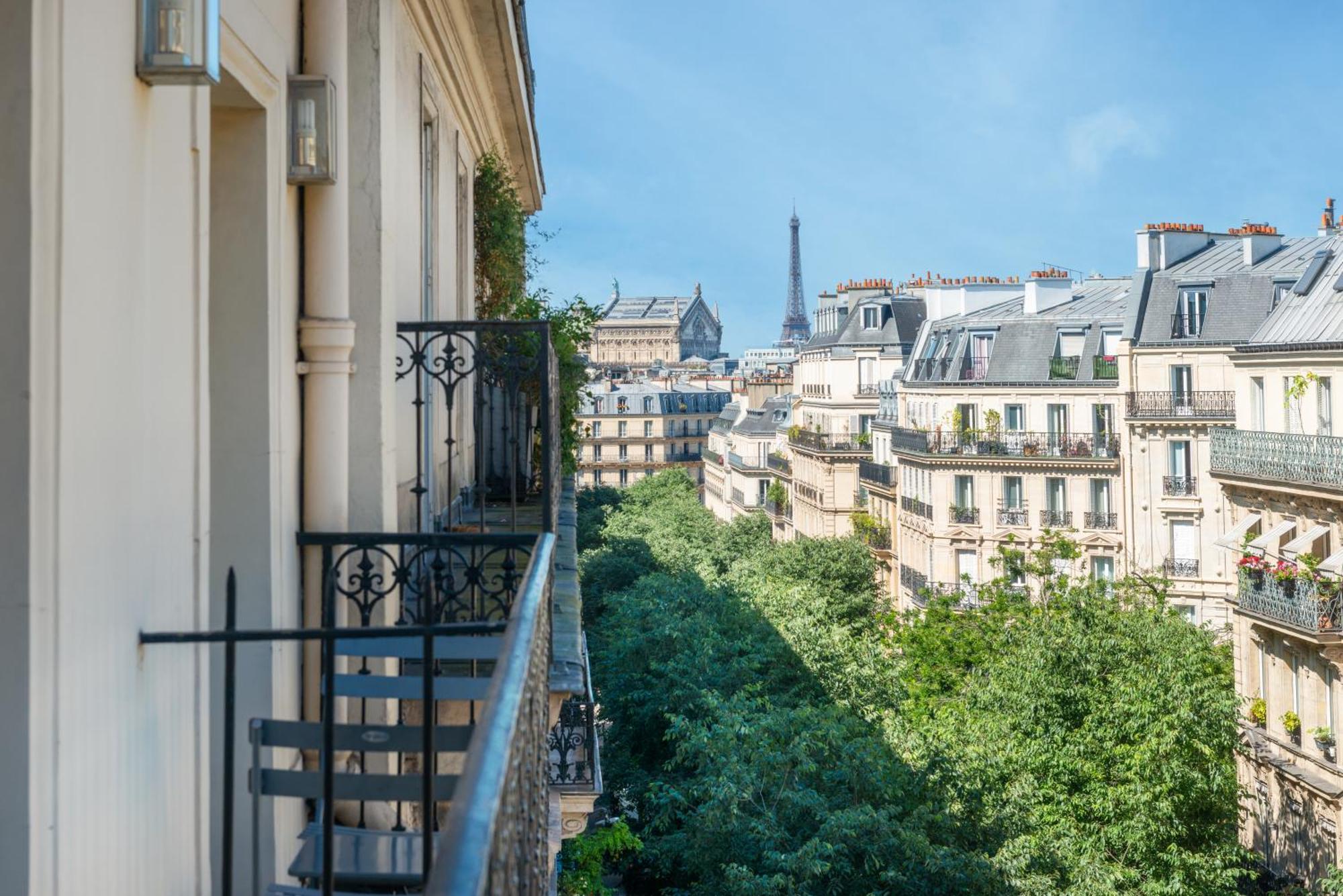Room with Eiffel Tower View