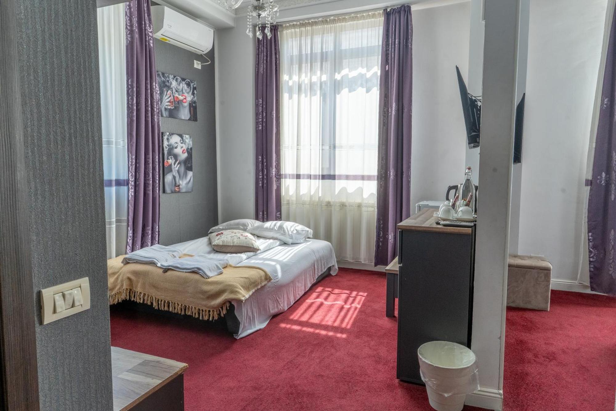 Deluxe King Suite