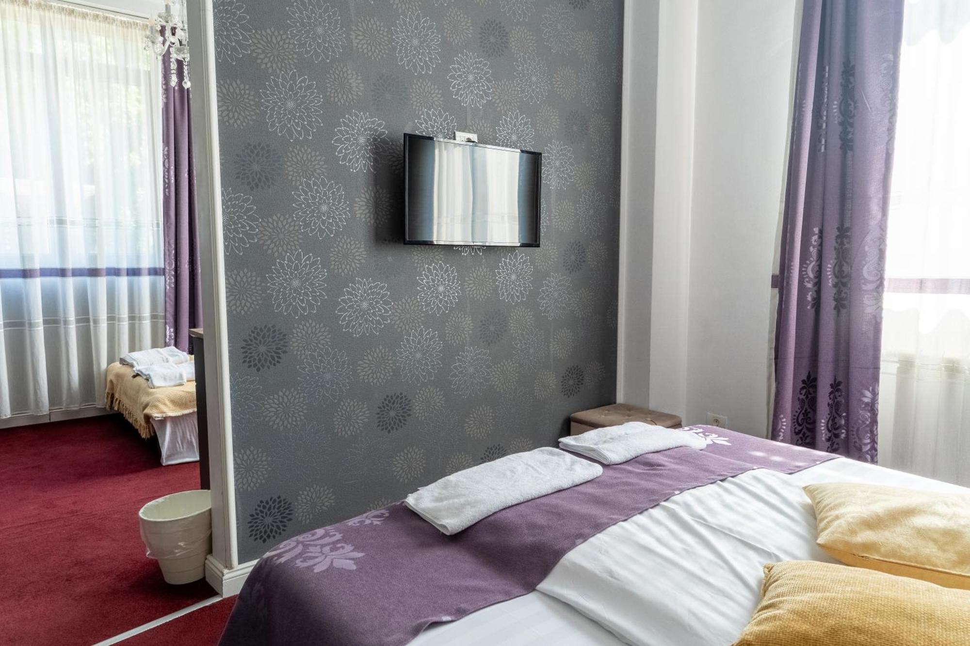 Deluxe King Suite