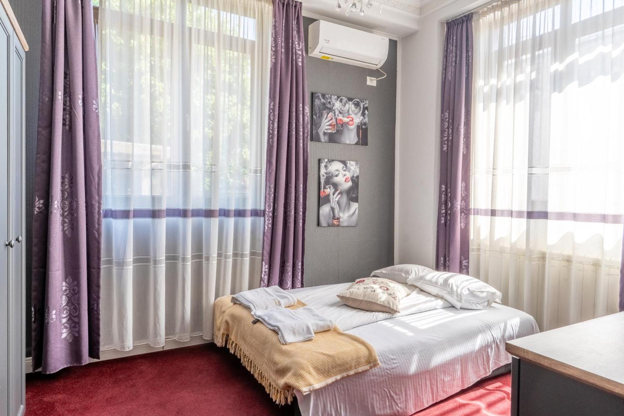 Deluxe King Suite