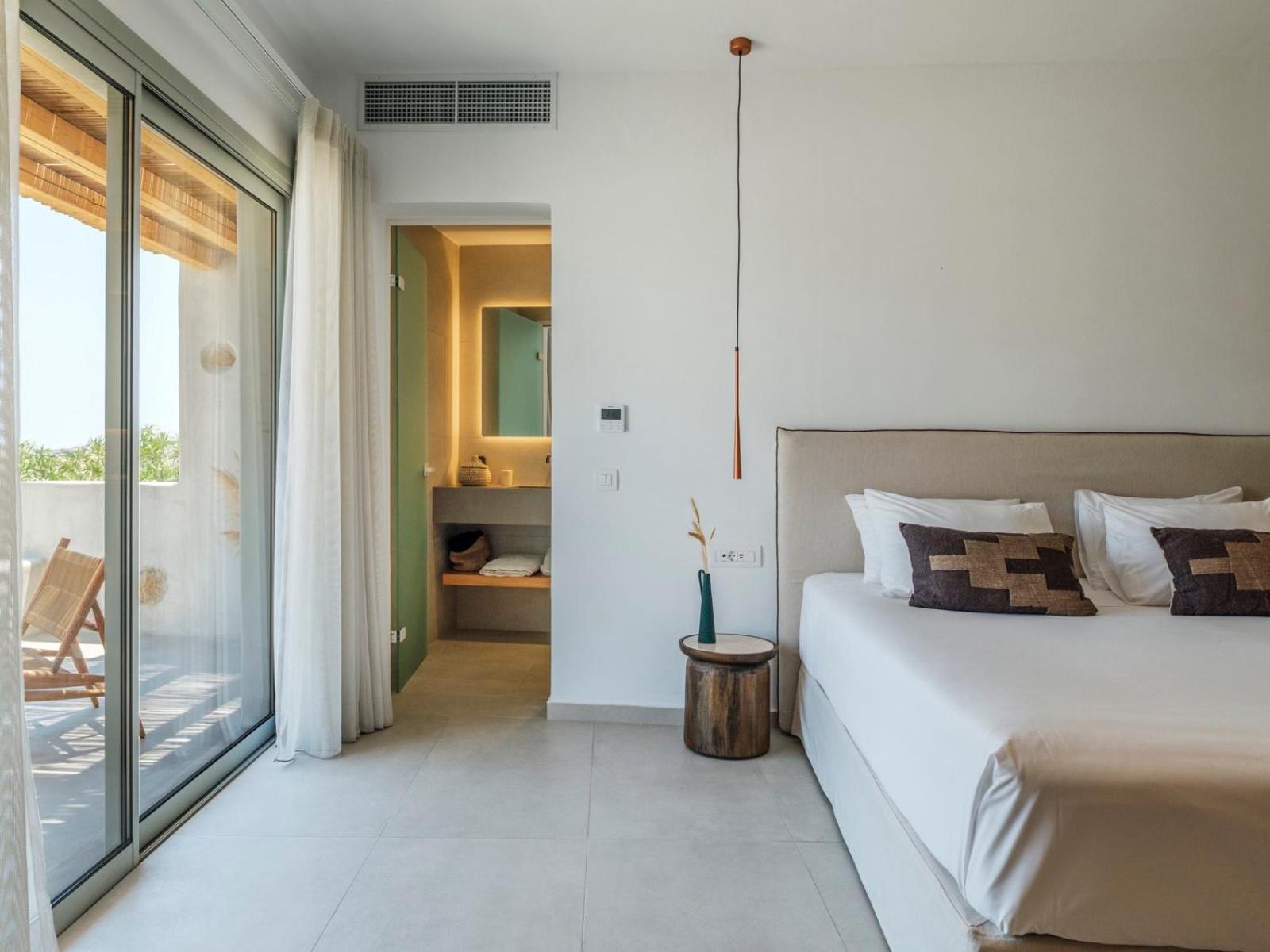 Junior Suite Pool Front