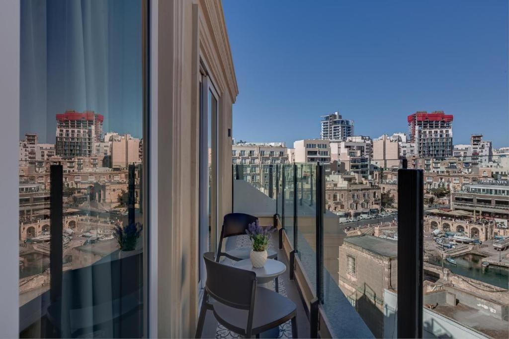 Deluxe Double or Twin Room Balcony