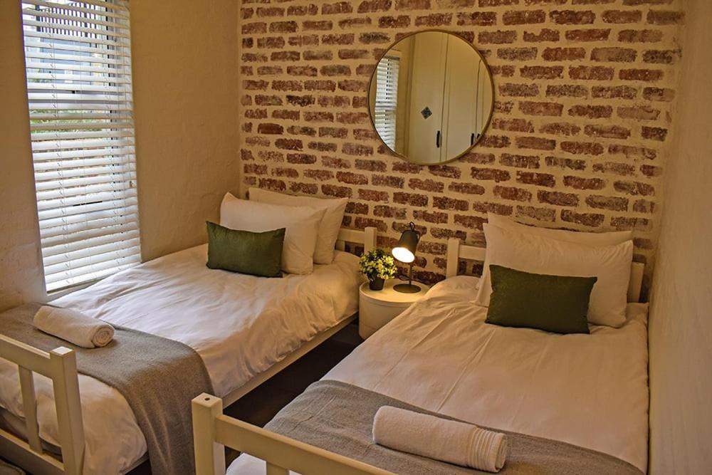 Two-Bedroom Deluxe Apartment with Balcony