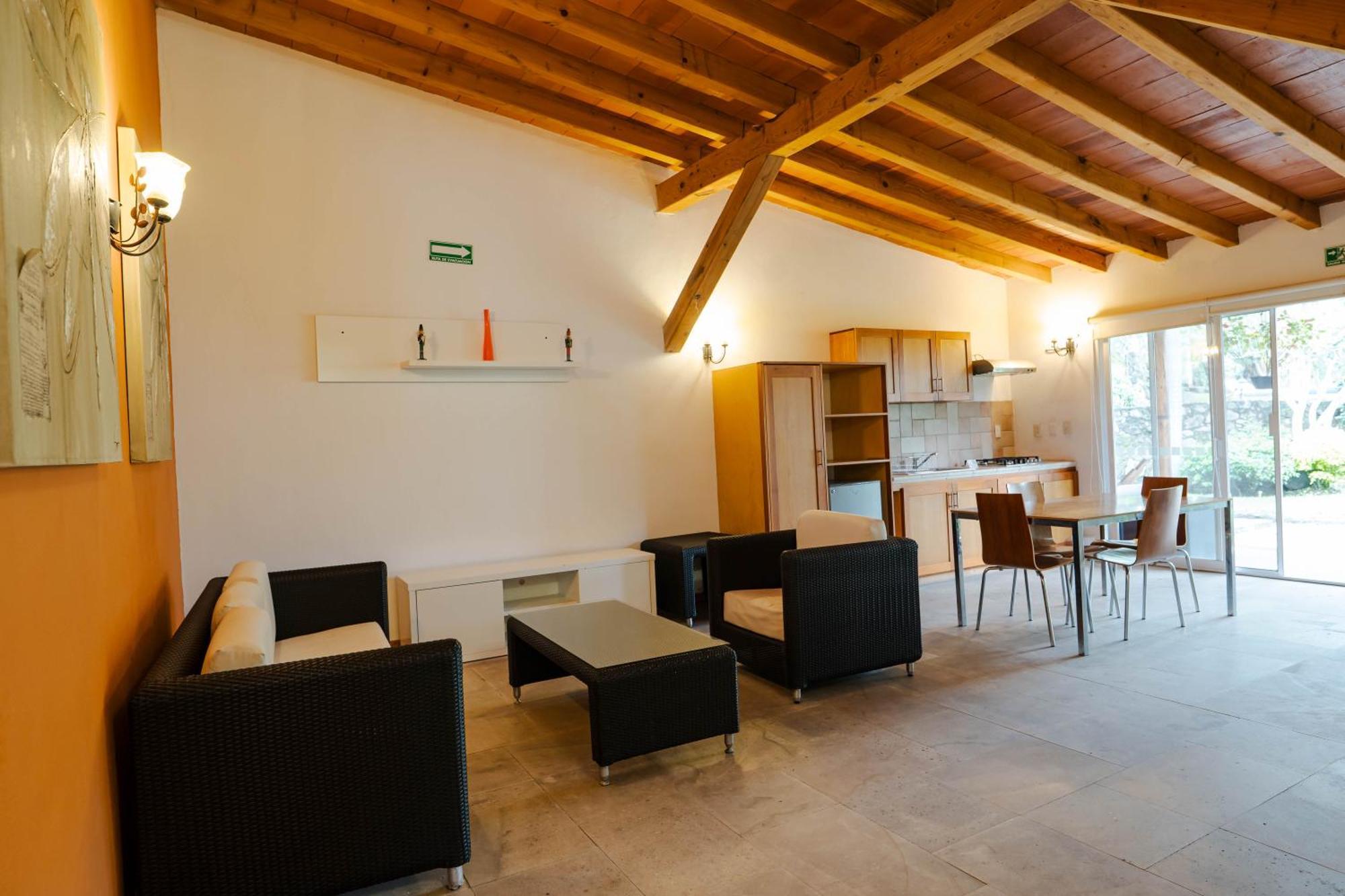 Habitación Cuádruple Económica con baño compartido