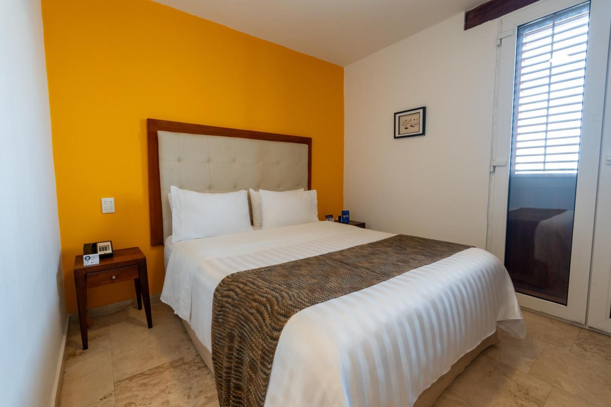 Queen Room,1698934284:JPEG