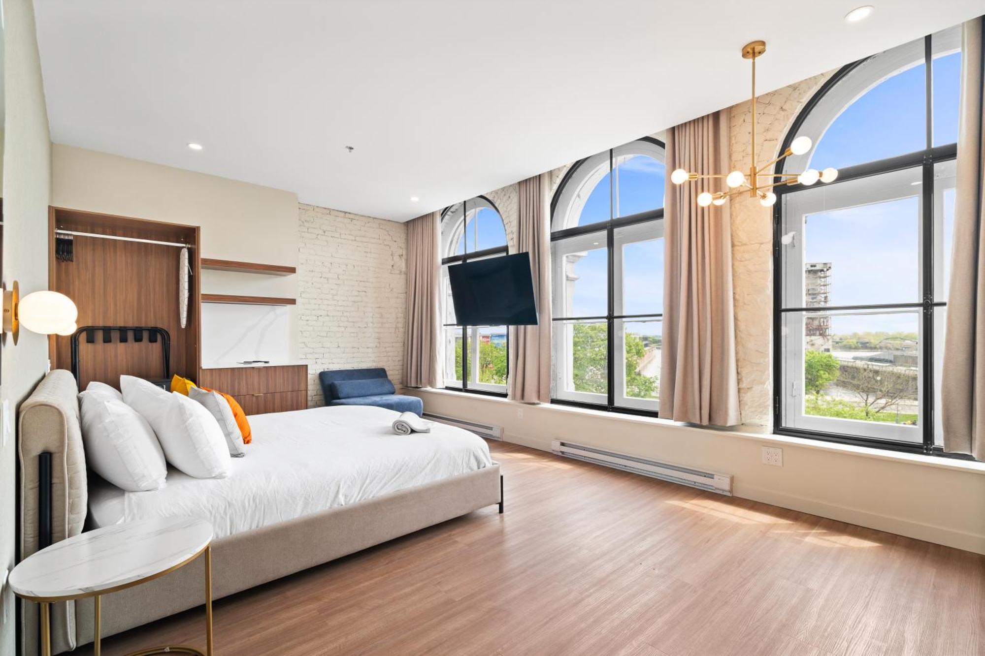 Deluxe King Room