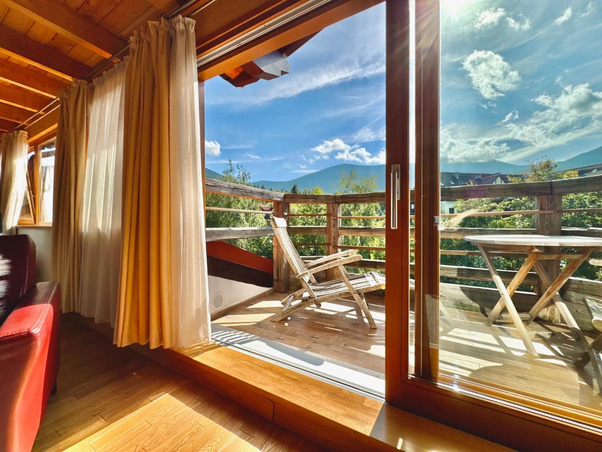 Apartment with Mountain View,1704858817:JPEG