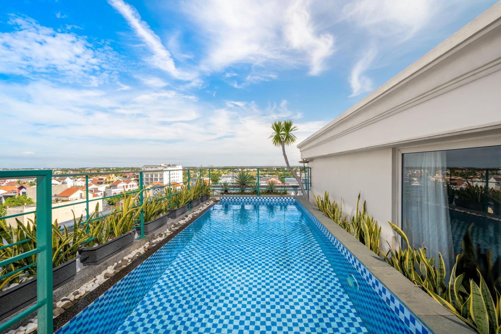 Blue Sky Family Suite Private Pool & City View