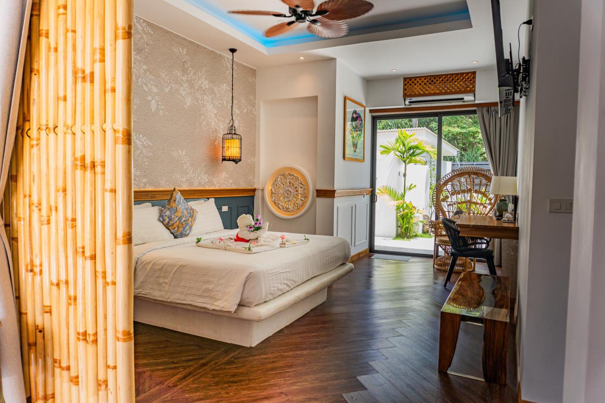 Deluxe King Room with Pool View