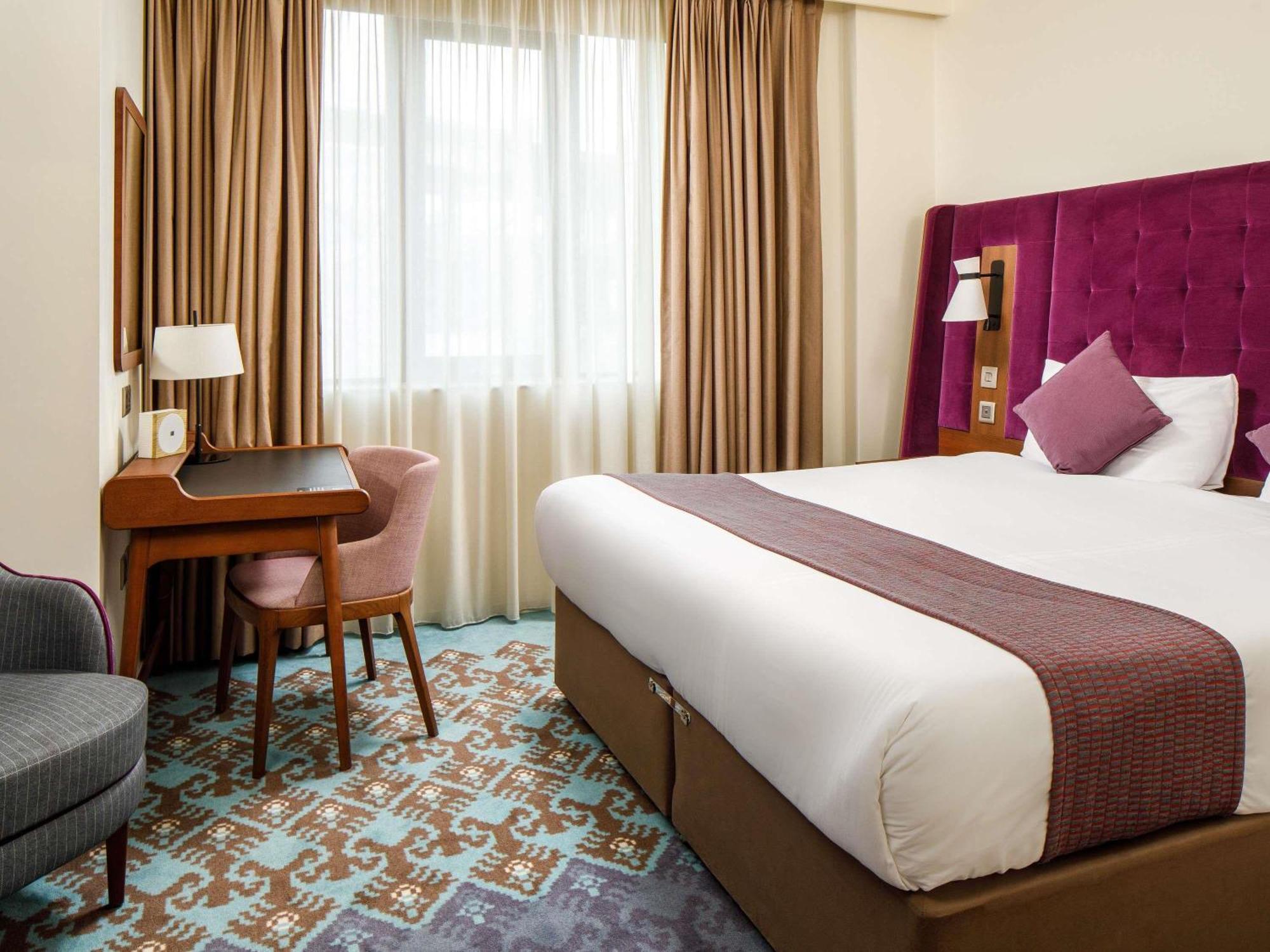 Superior Room - King Bed