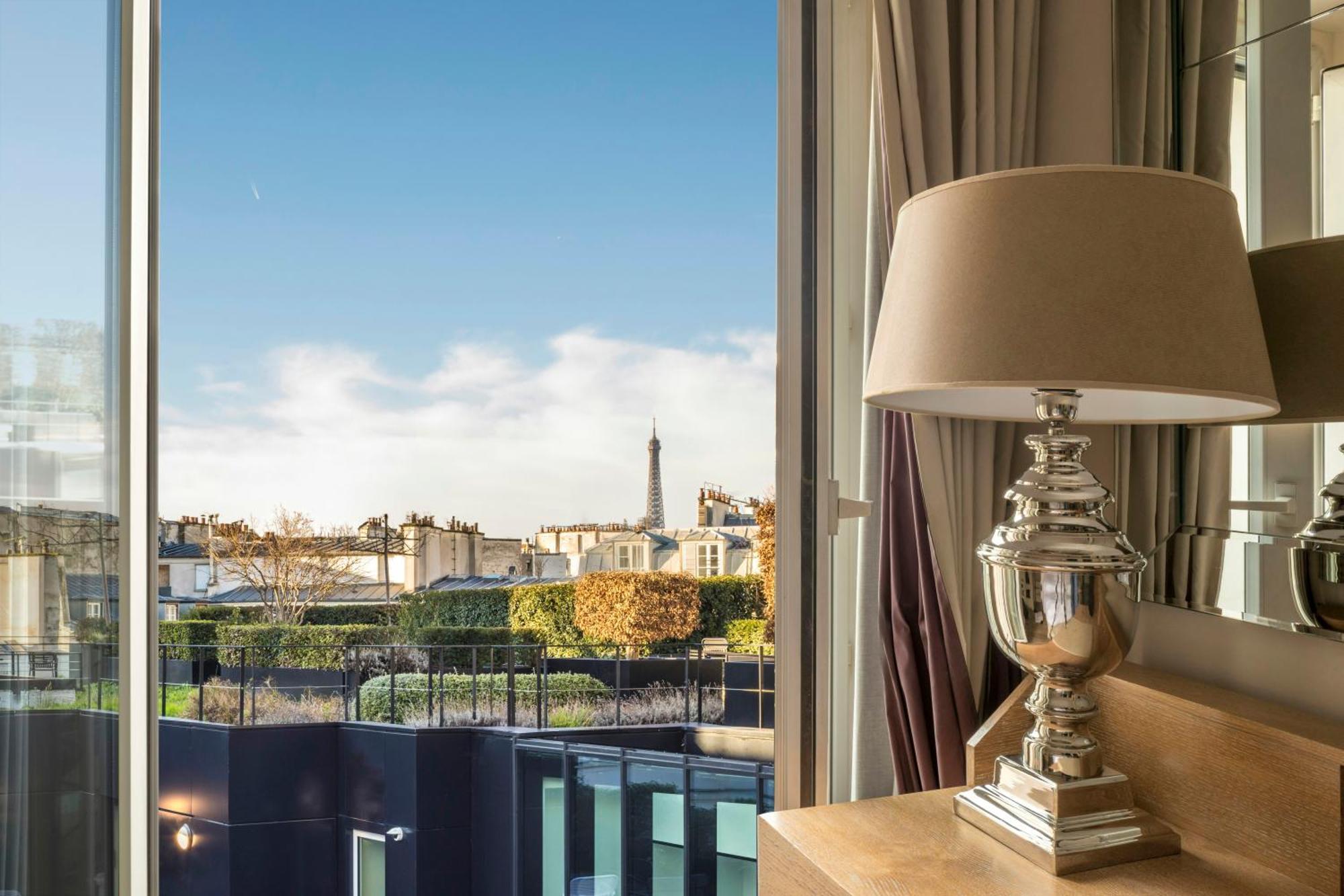 Deluxe Eiffel Tower View