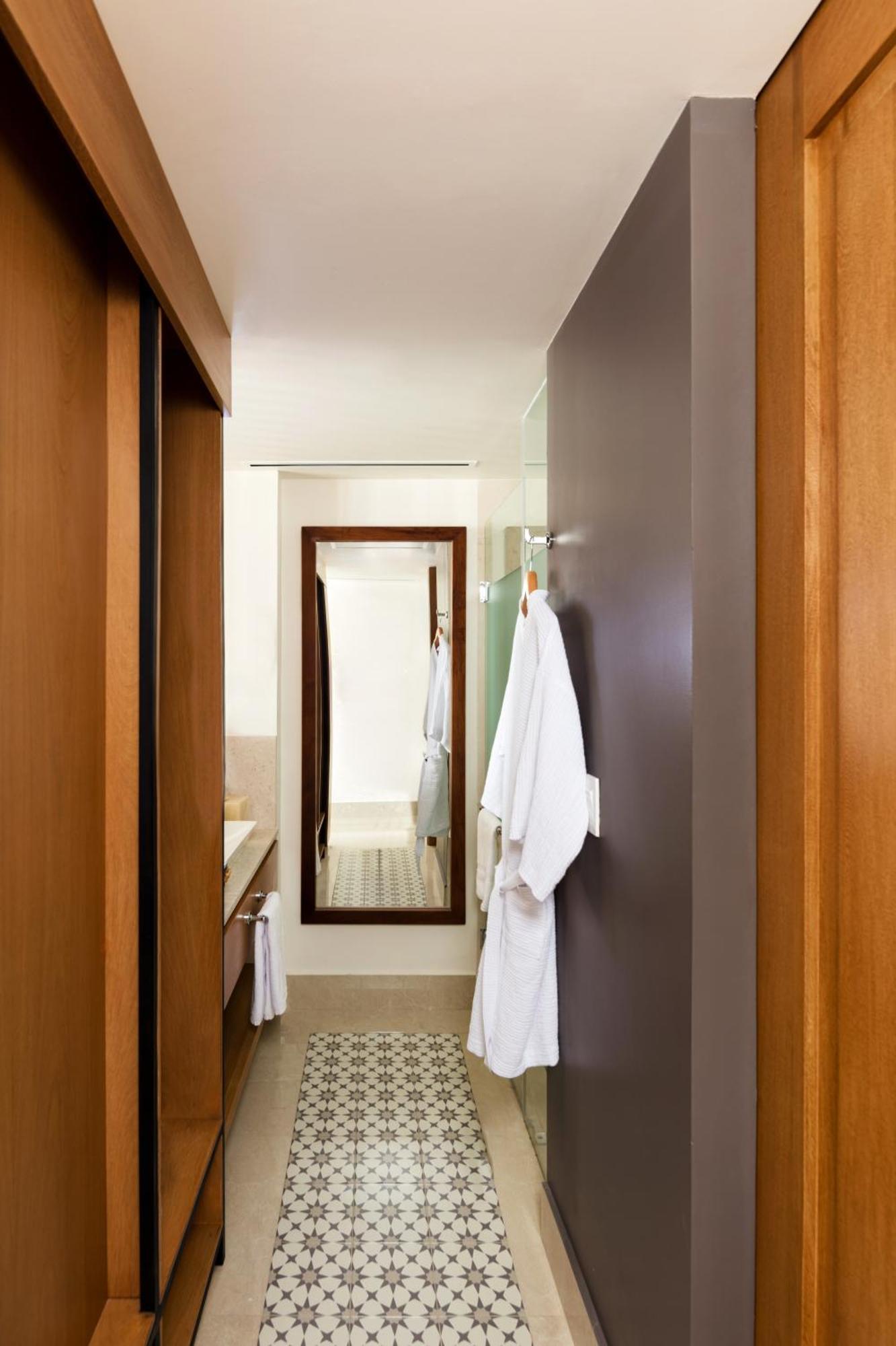 Suite with Hot Tub
