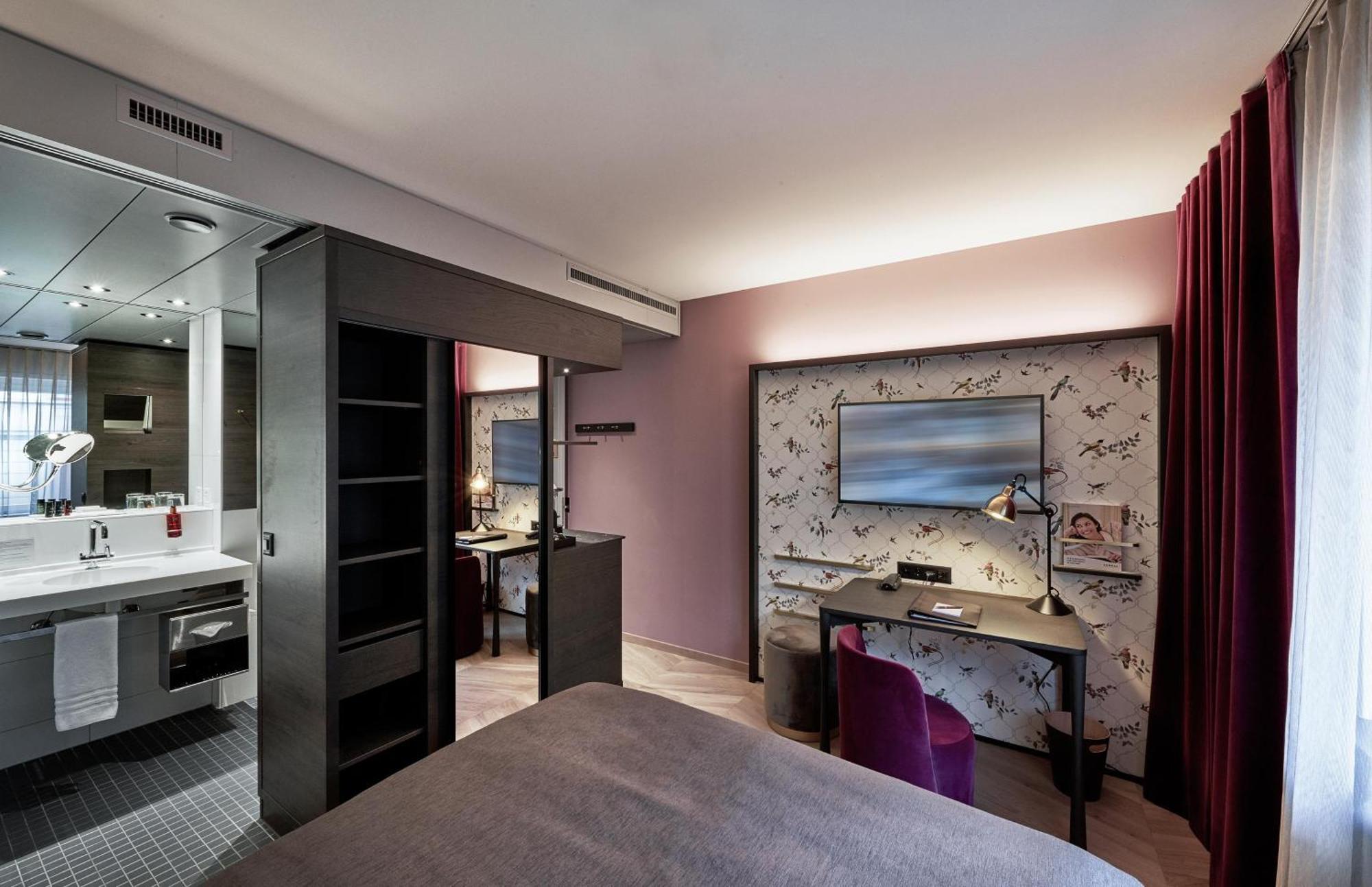 Standard Queen Room