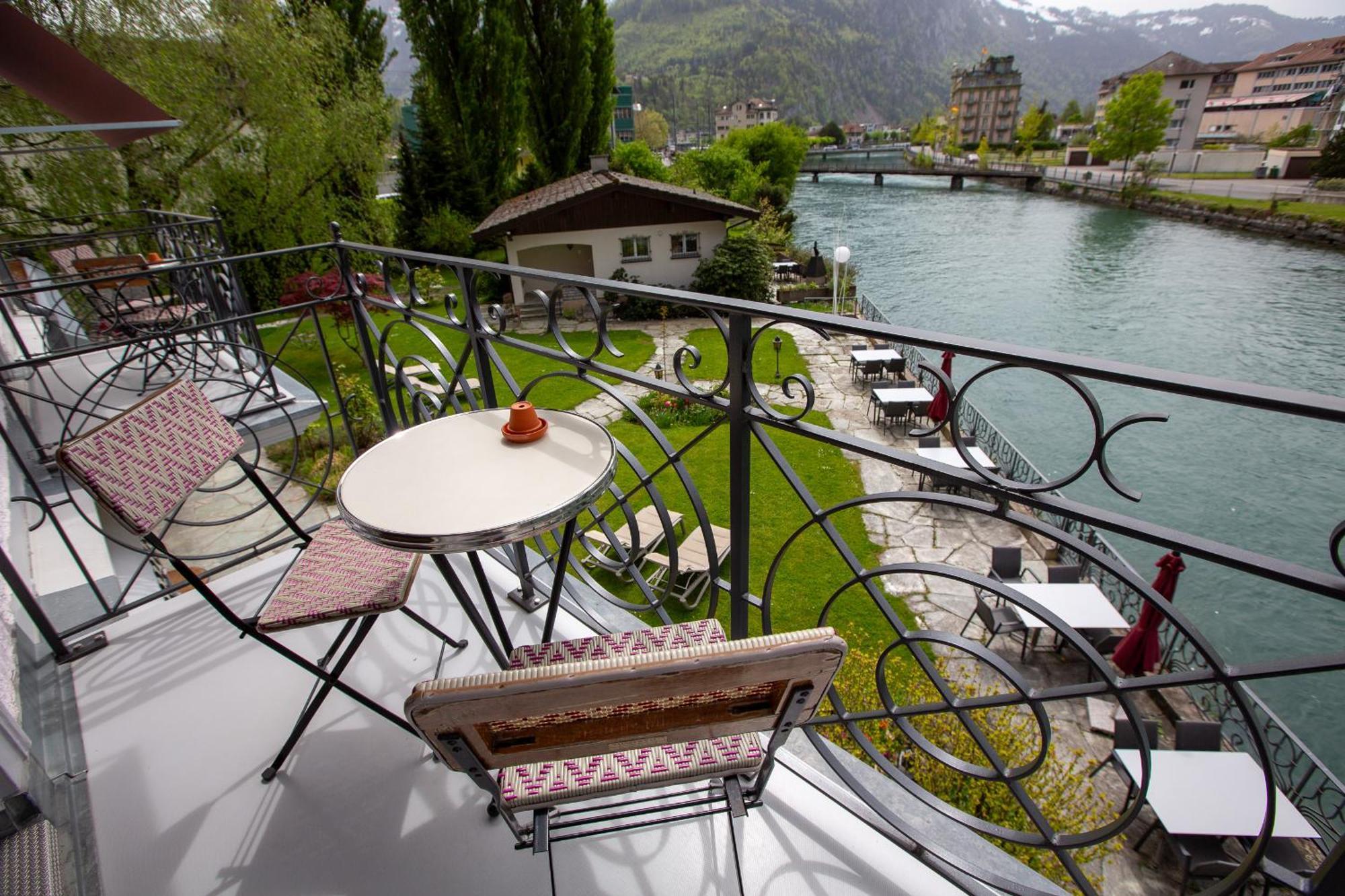 Boutique Double Bathtub River View