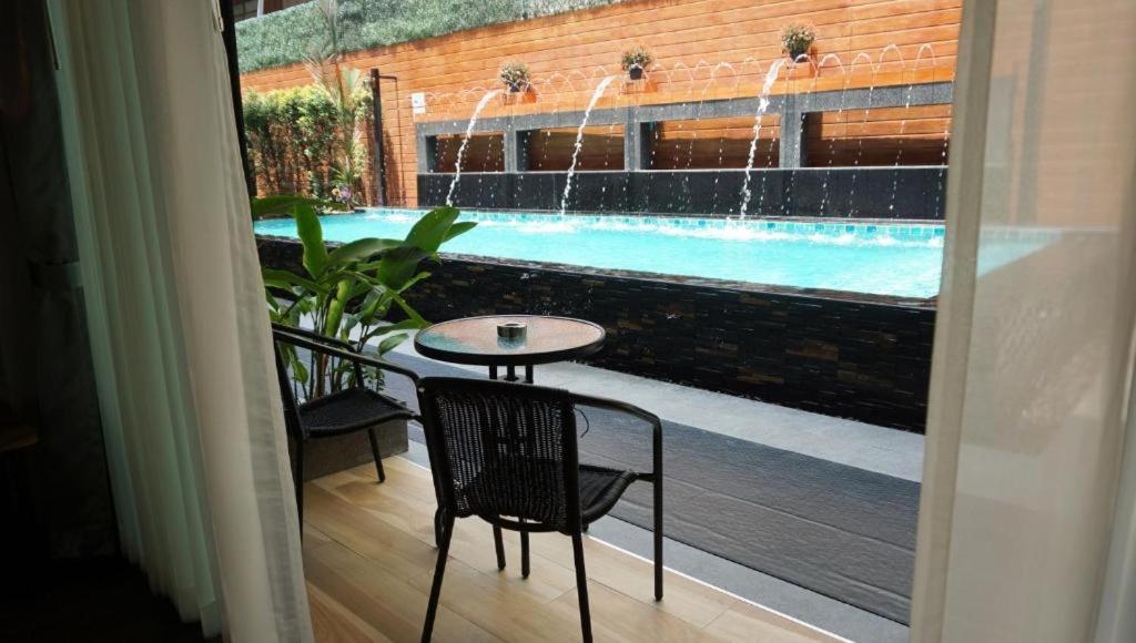 Deluxe Poolside