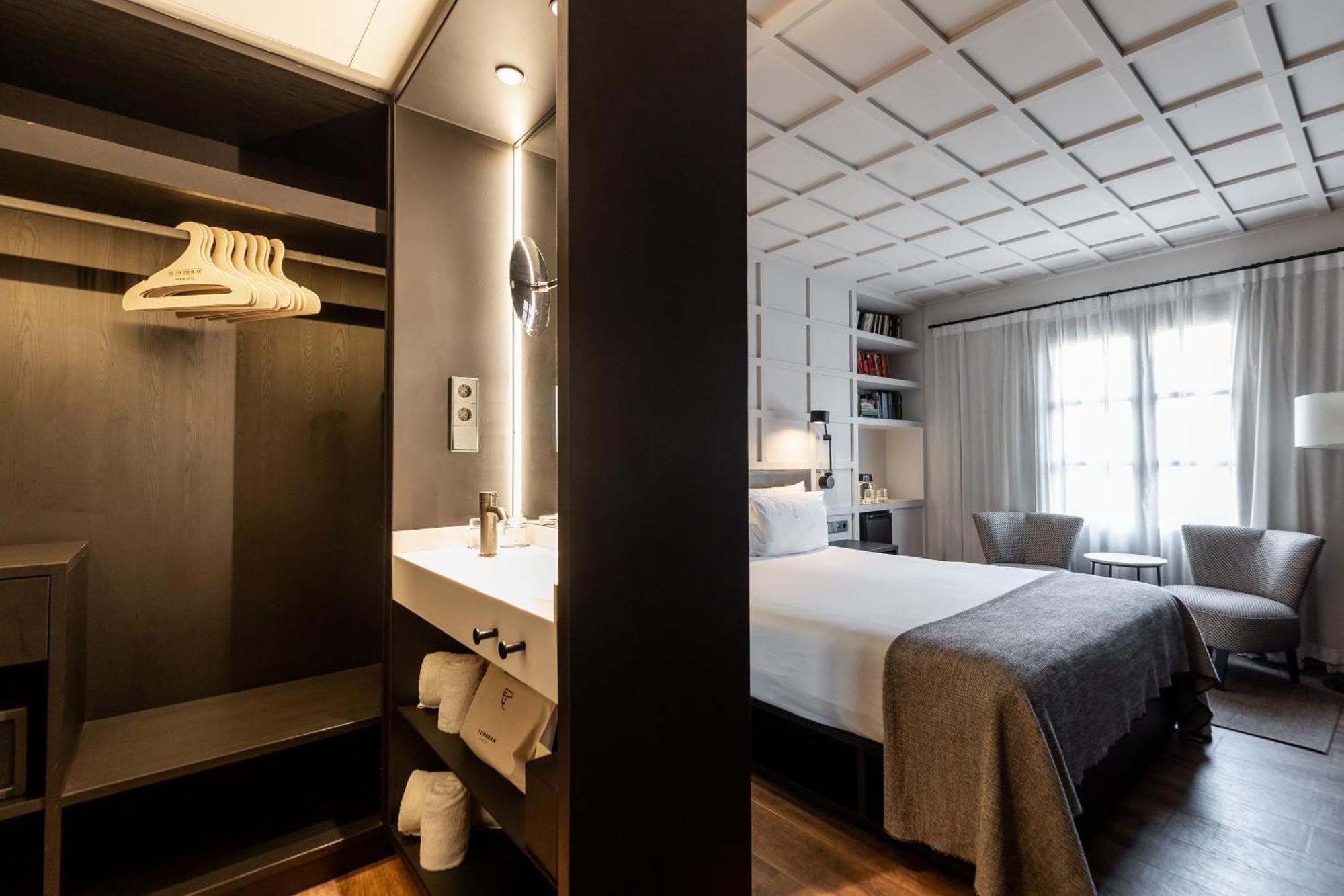 Superior Double Room Ramblas view