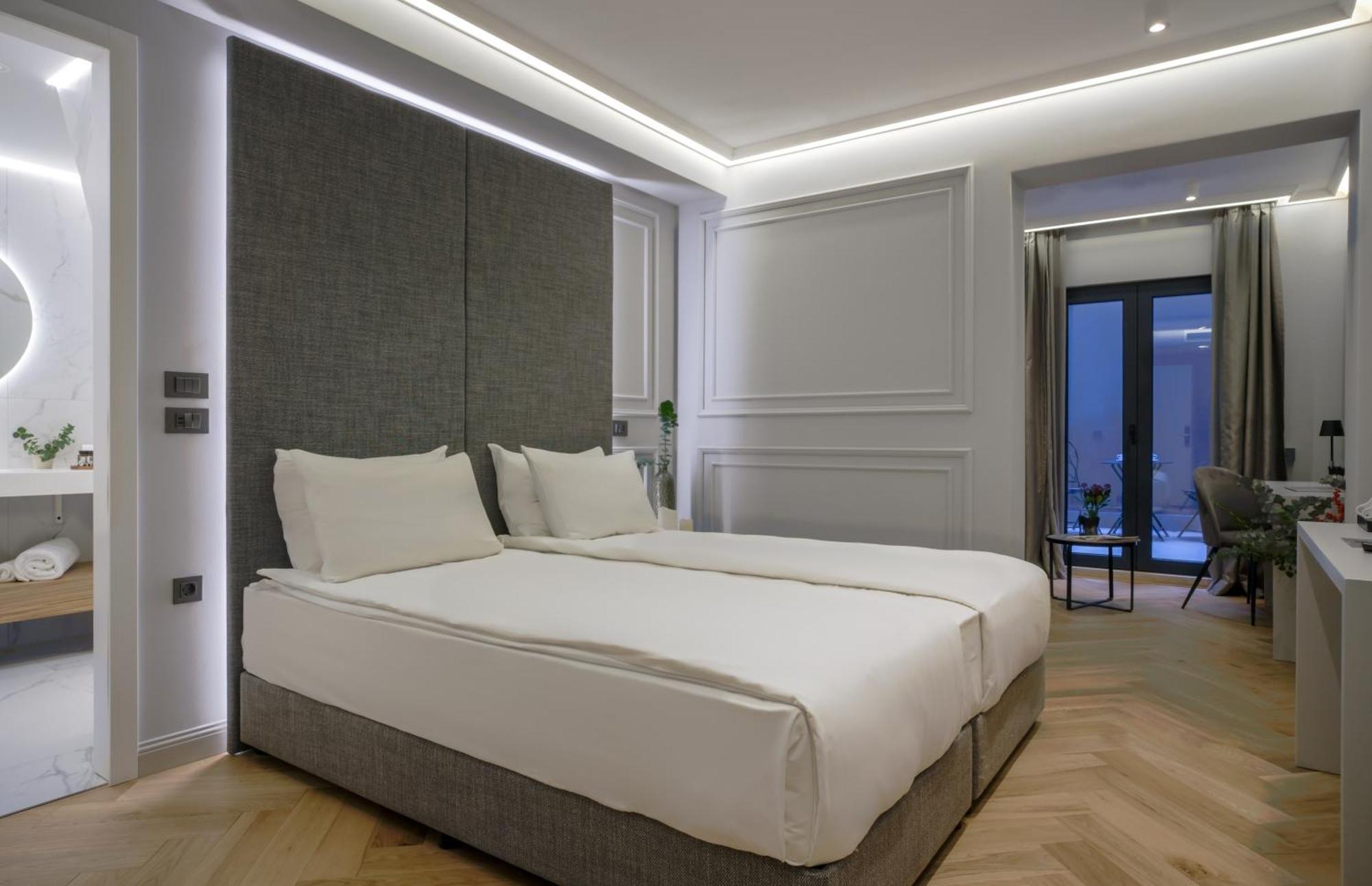 Deluxe Suite English Yard 1 level
