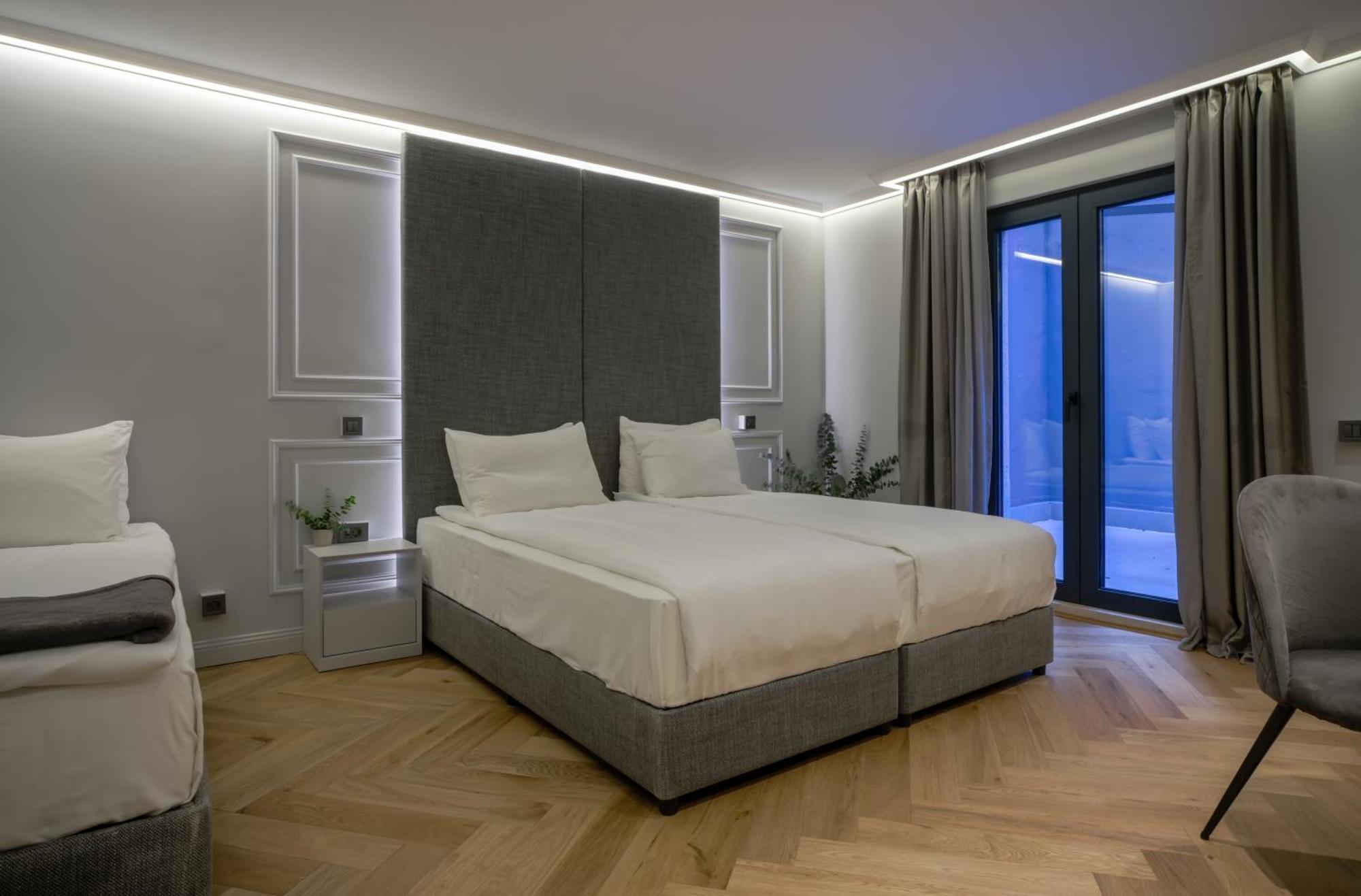 Deluxe Suite English Yard 1 level