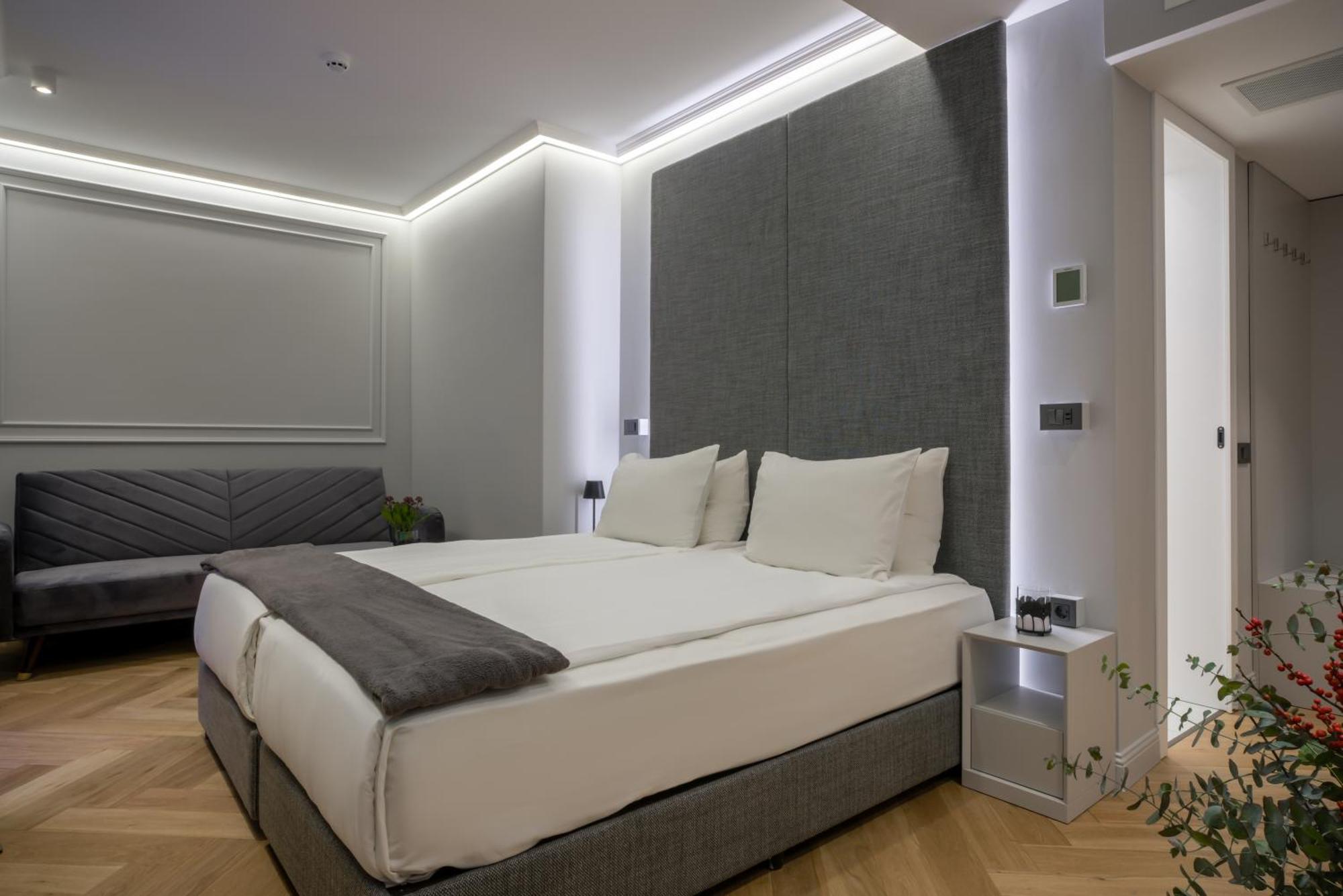 Deluxe Suite English Yard 1 level