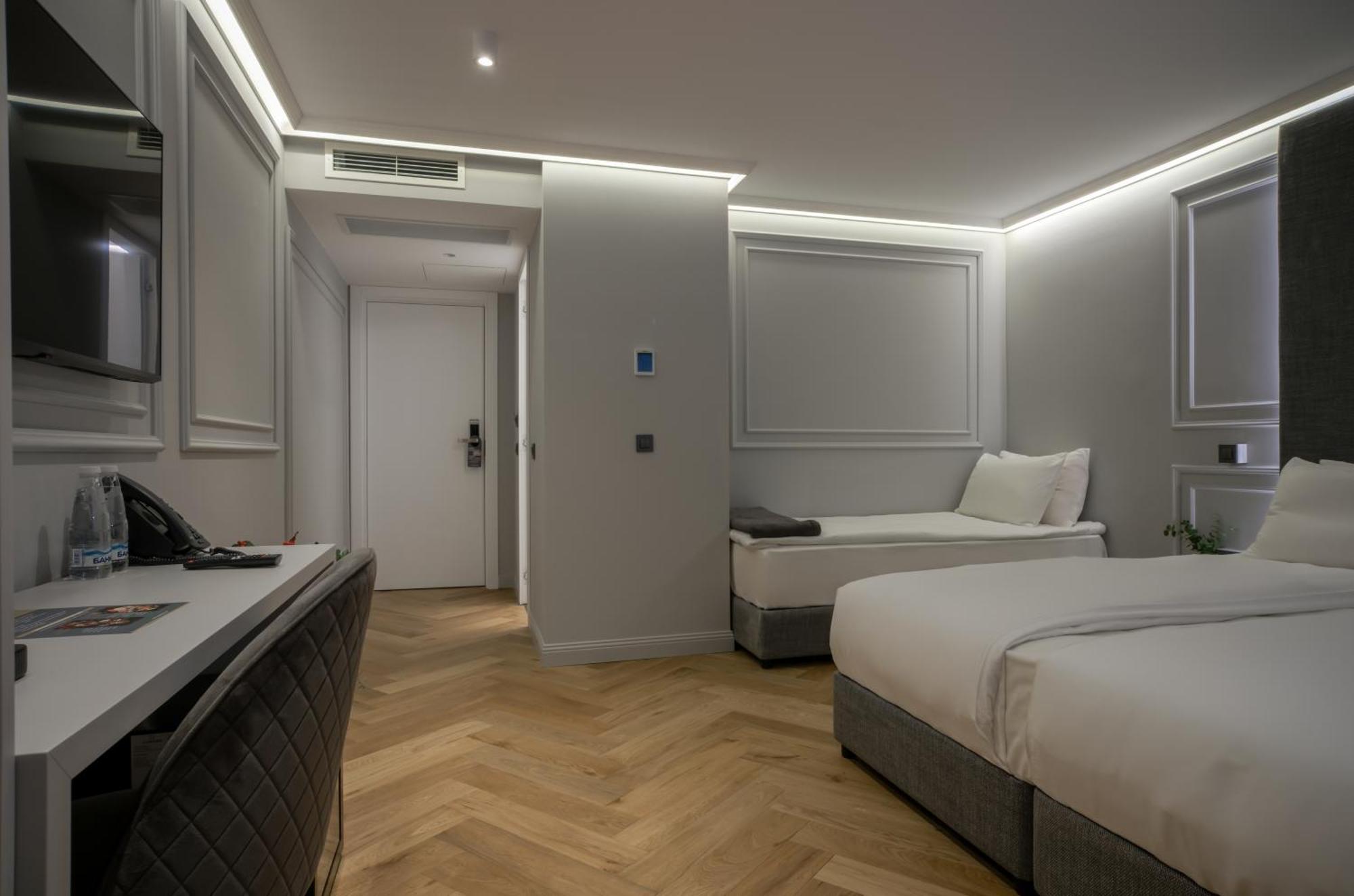 Deluxe Suite English Yard 1 level
