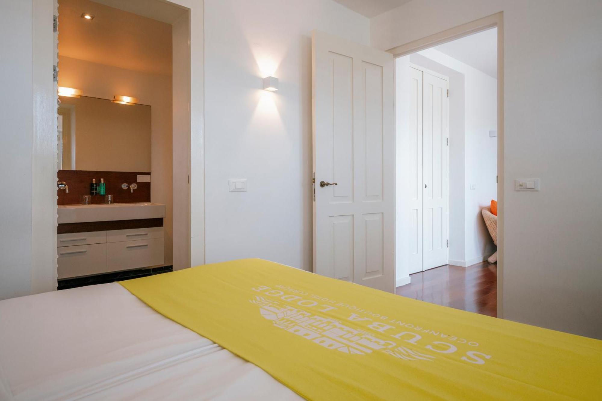 Two-Bedroom Apartment City View