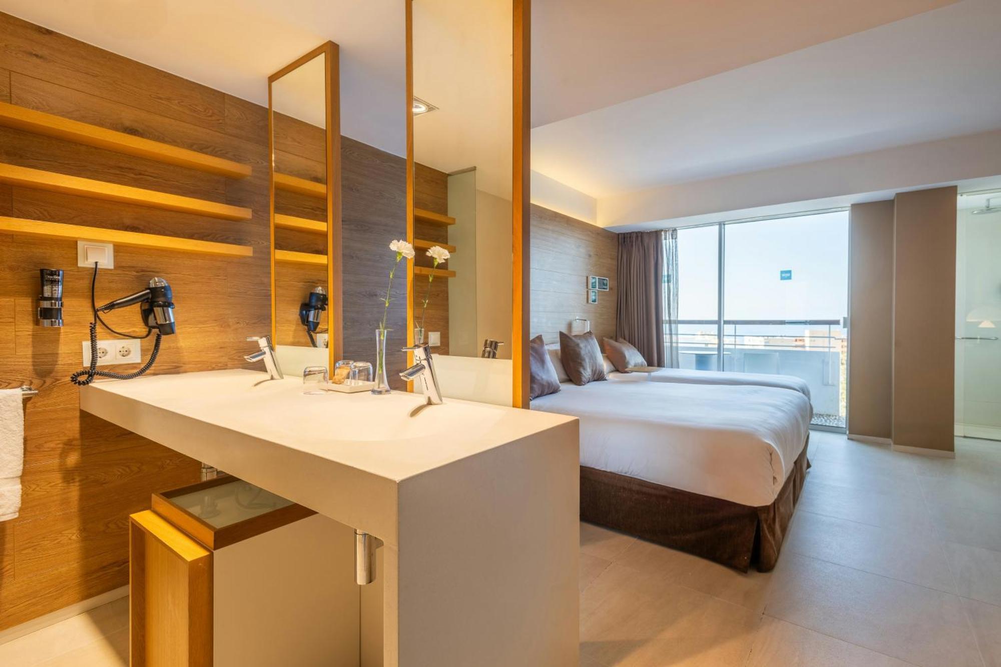 Deluxe Triple Room,1746925947:JPEG