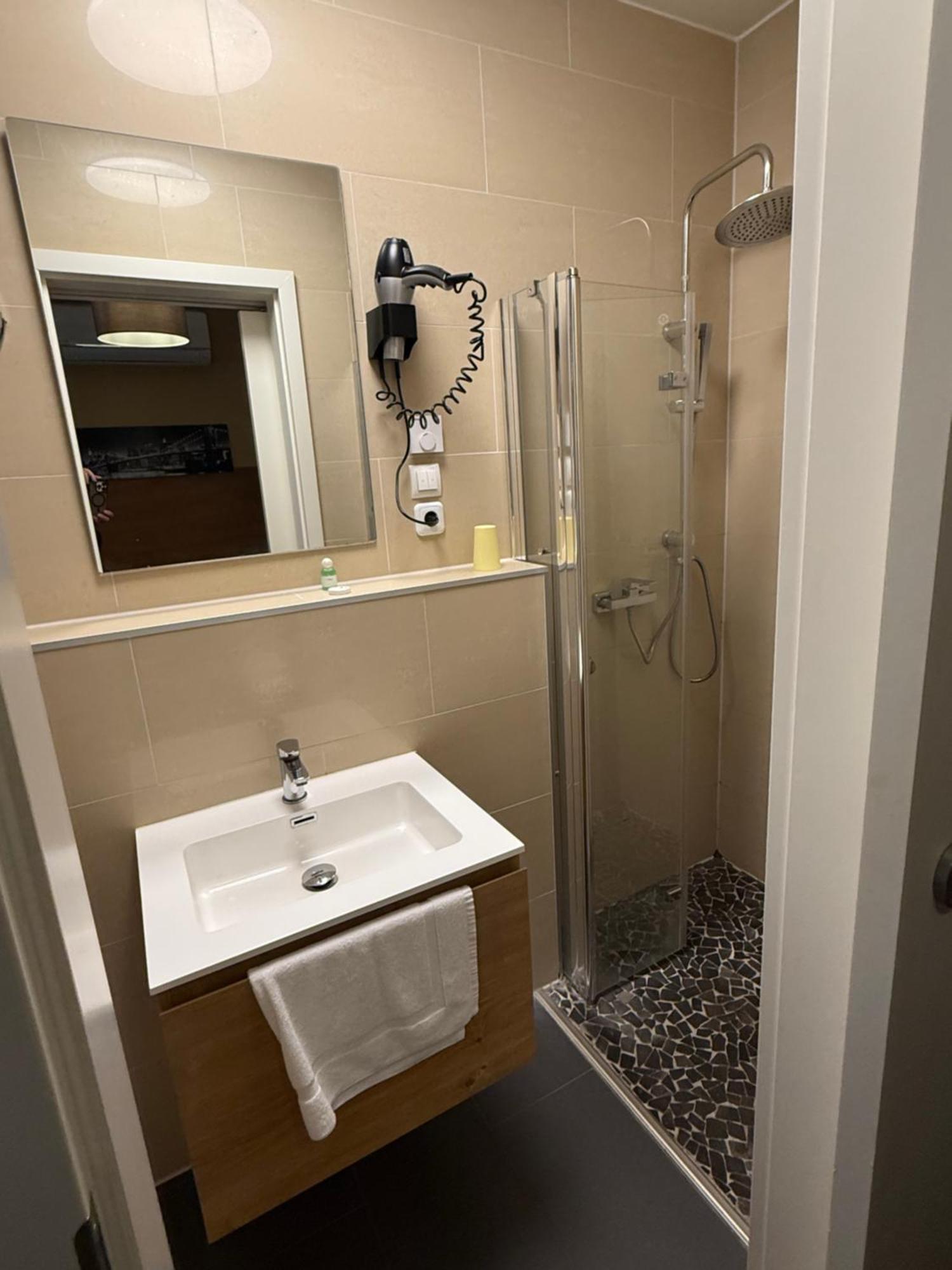 Single Room Bathroom
