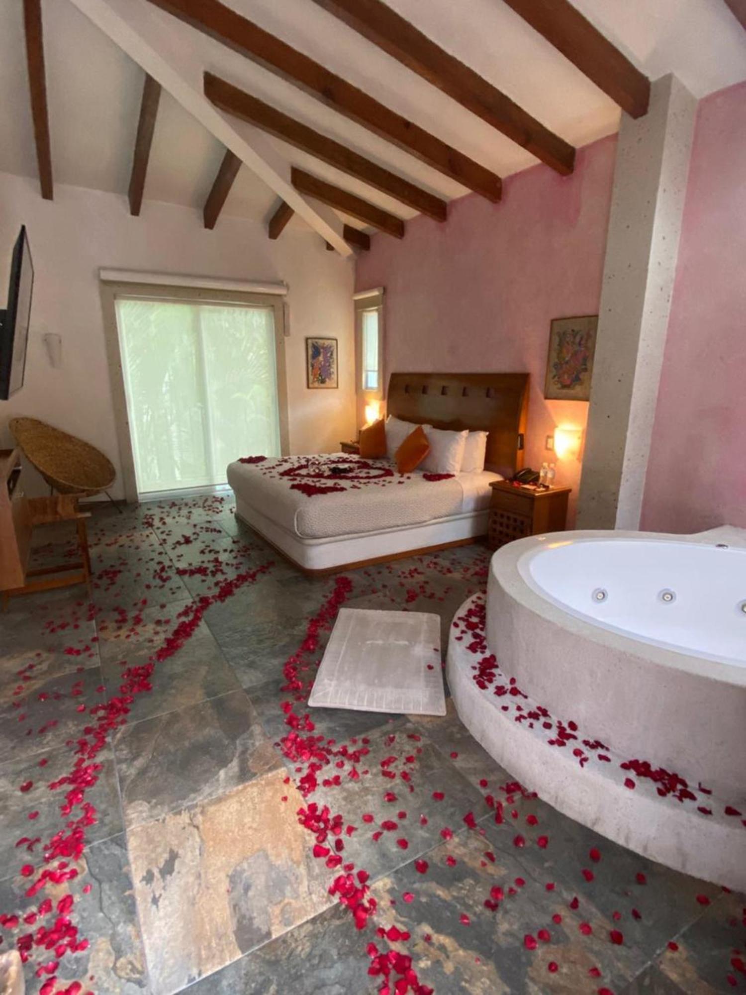 Deluxe Suite with Spa Bath