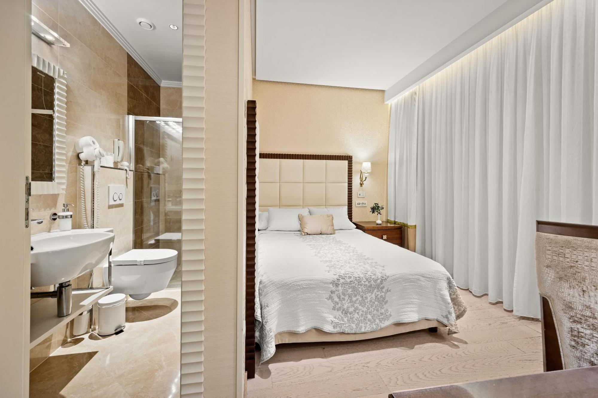 Deluxe Single Room