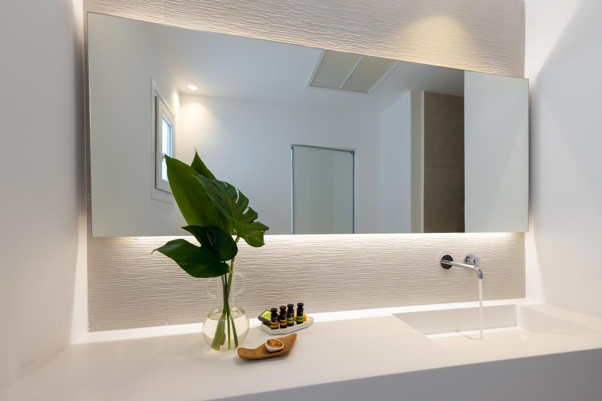 Signature Honeymoon Suite Outdoor Jetted Tub