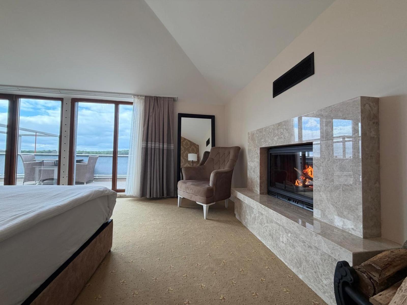 King Suite Spa Bath