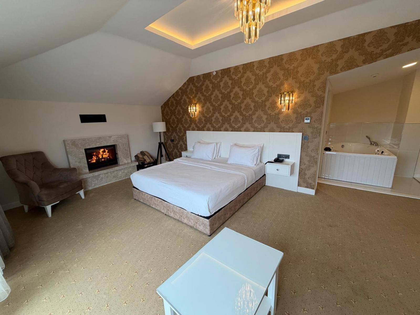 King Suite Spa Bath