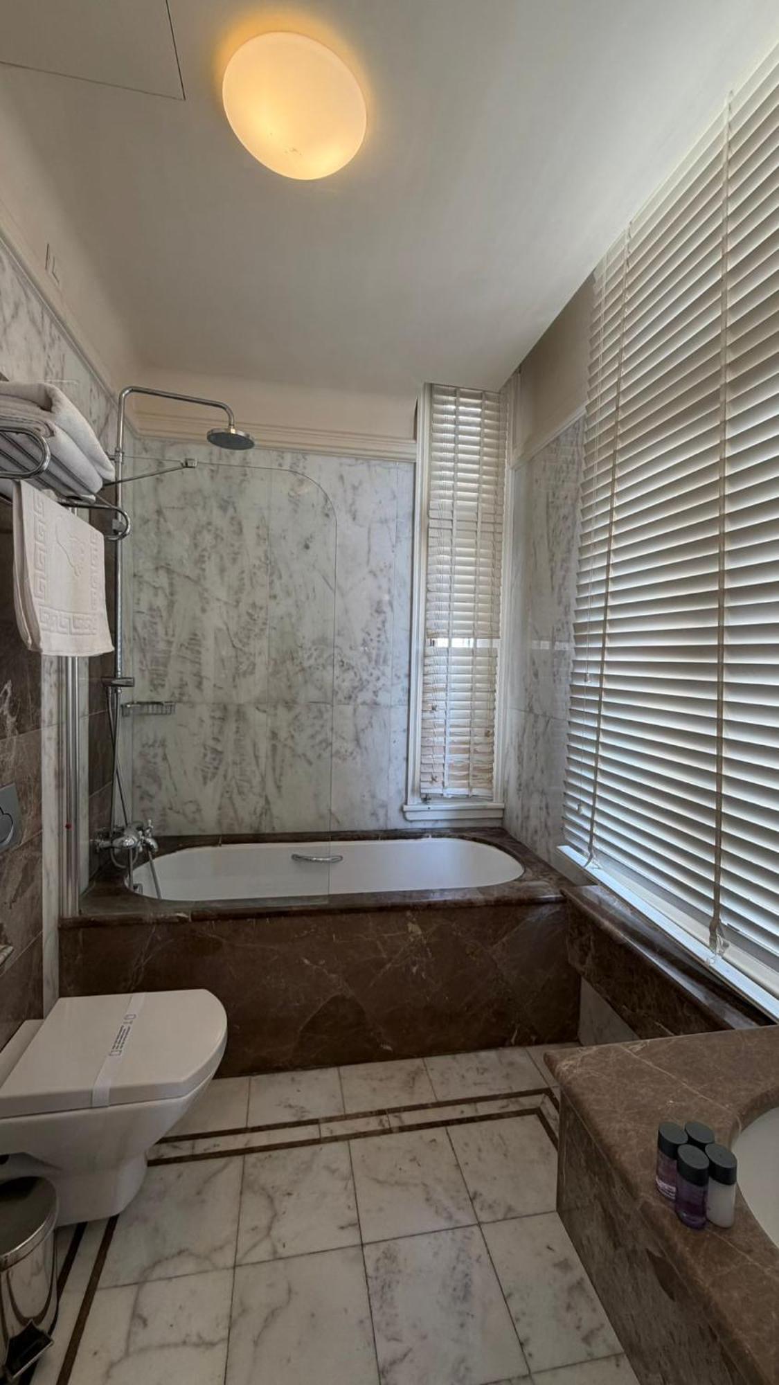 Classic Room Hot Tub
