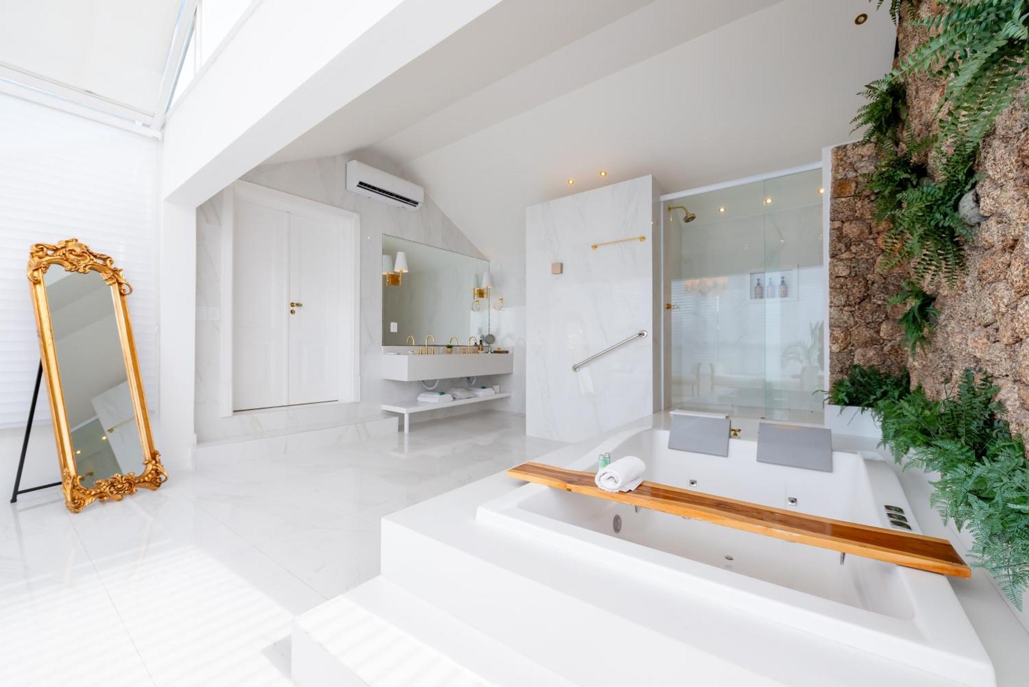 Suite with City View
