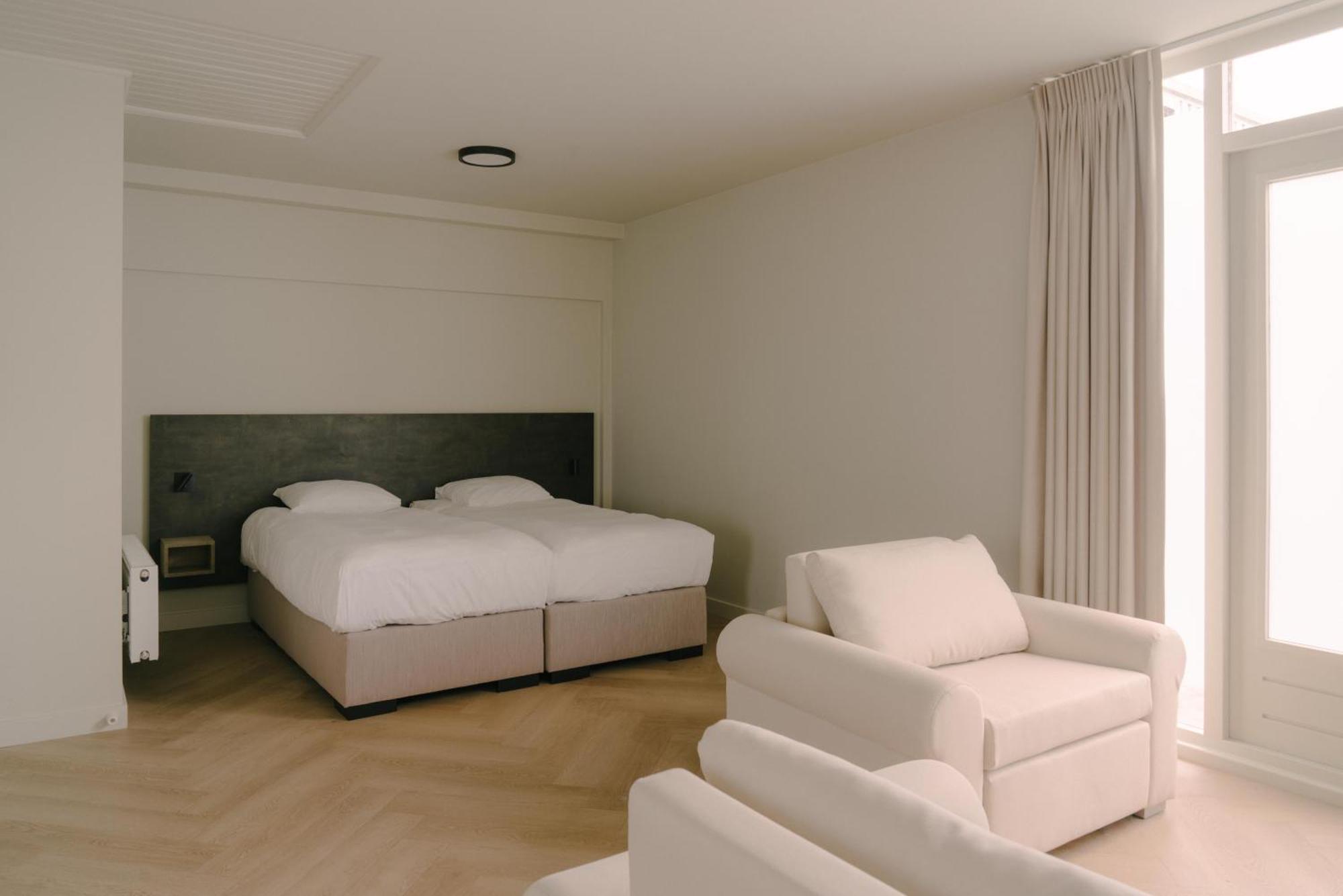 Deluxe Studio