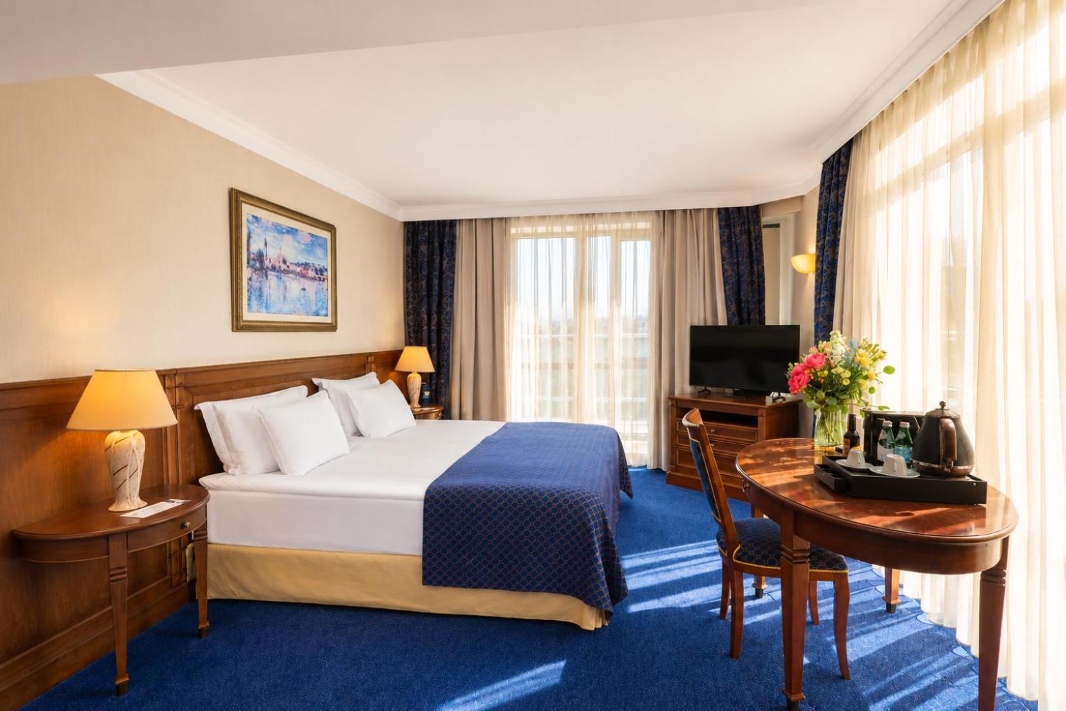 Deluxe Suite