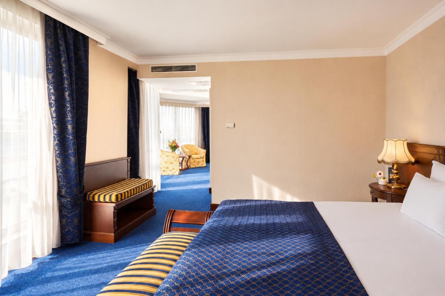 Deluxe Suite