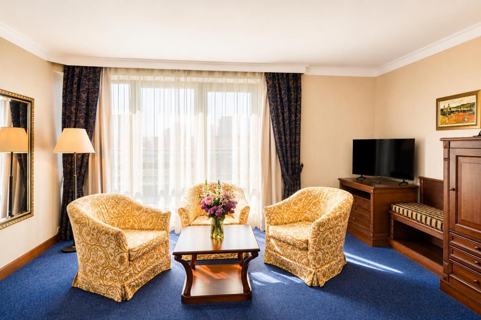 Deluxe Suite