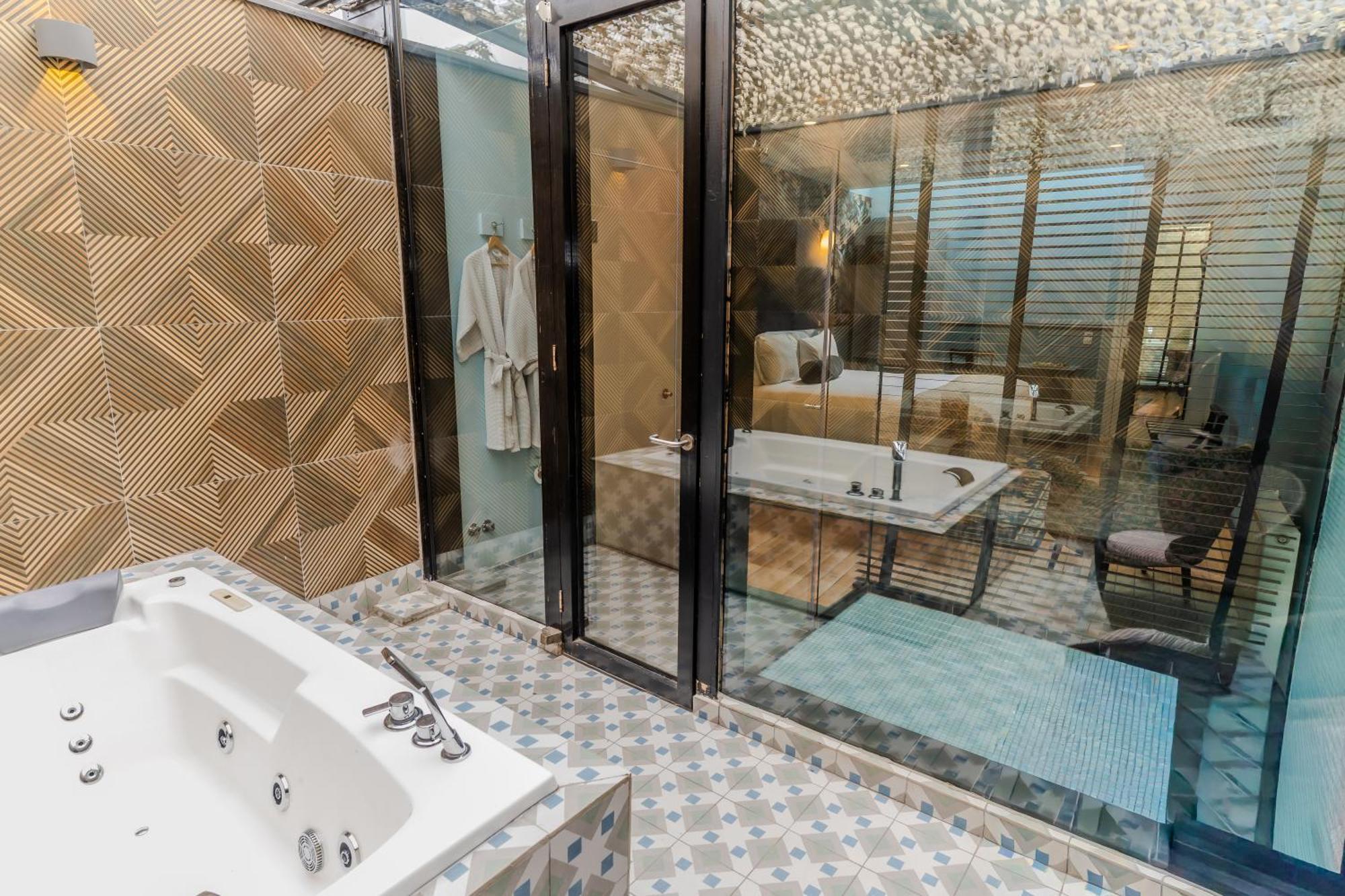 Suite Hot Tub