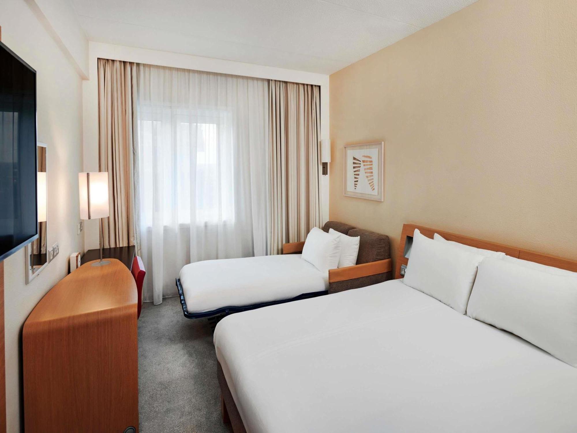 Executive Queen Room with Sofa