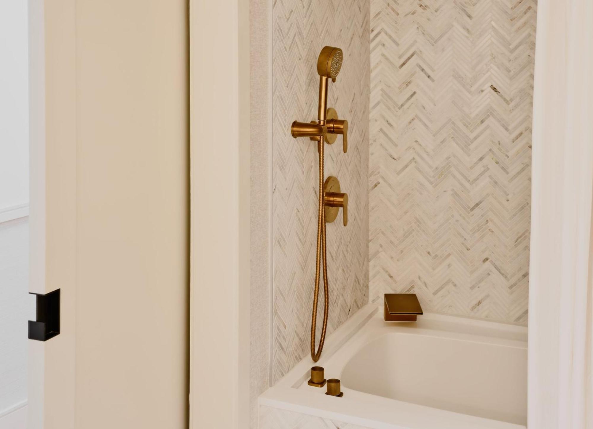 Premium King Room Shower Jetted Bath