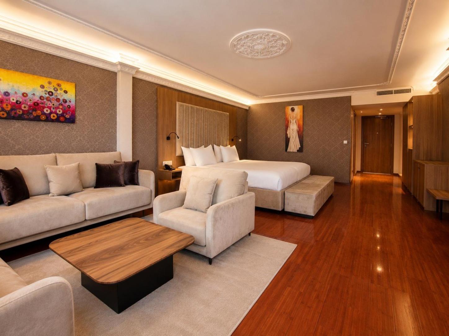 Luxury Suite