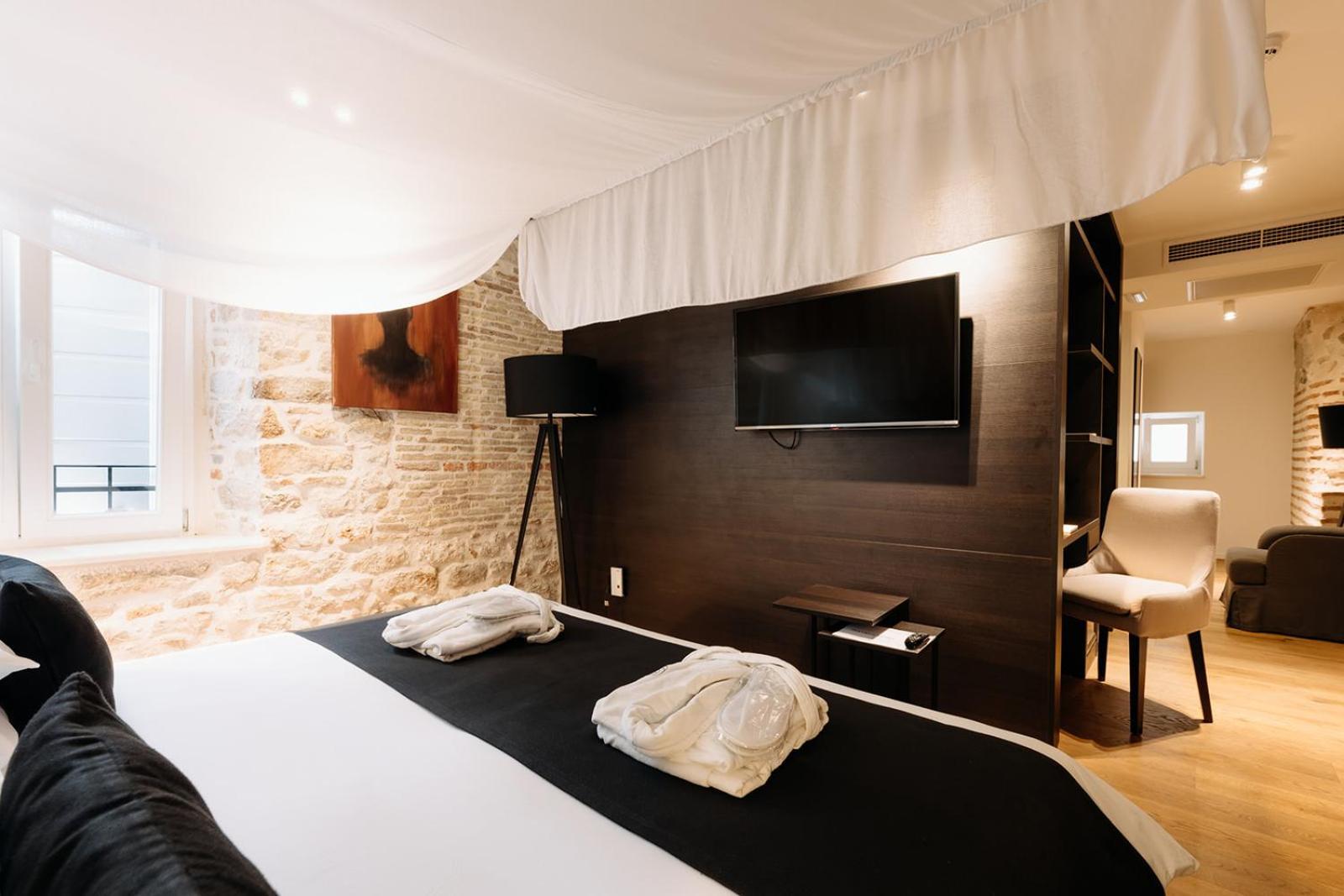 Superior Double or Twin Room Old Town View