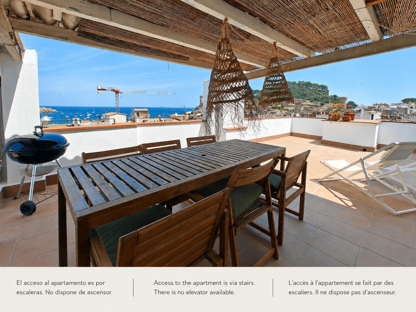 Apartamento de 2 dormitorios con terraza y vistas al mar