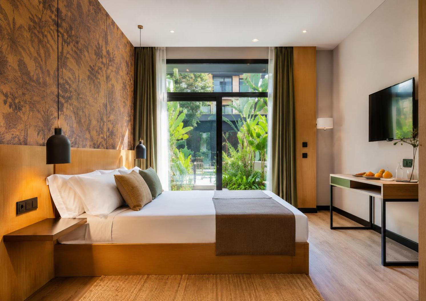 Deluxe Double Room Garden Access