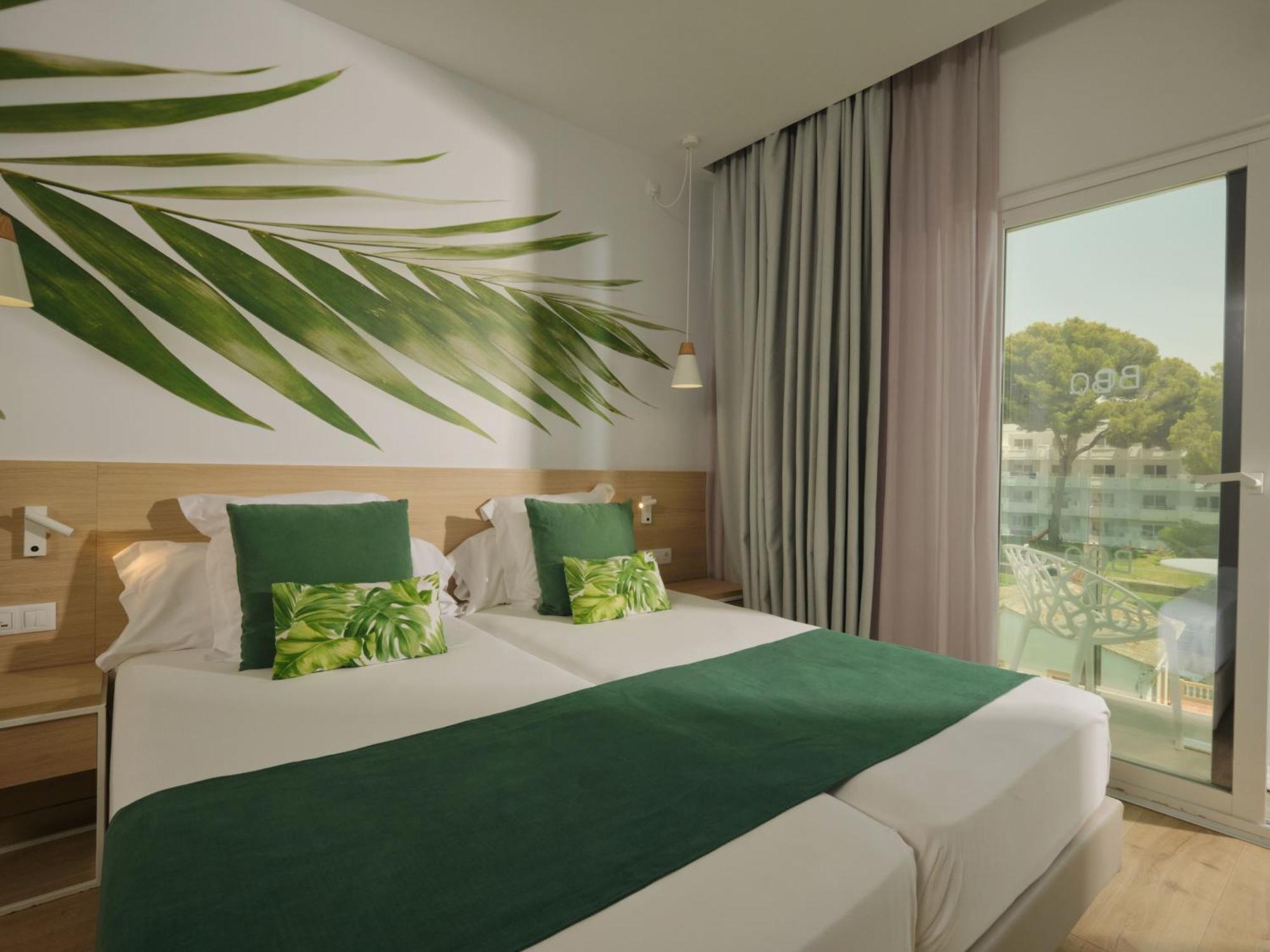 Habitación Doble Superior con vistas a la piscina - 1 o 2 camas