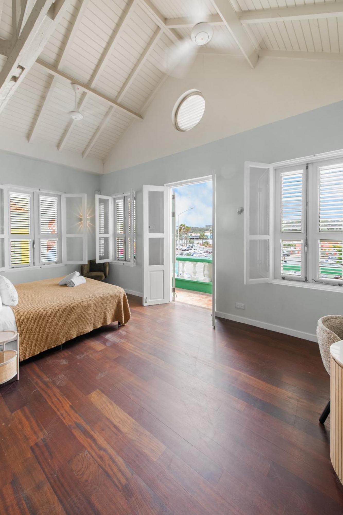 Deluxe Suite City View
